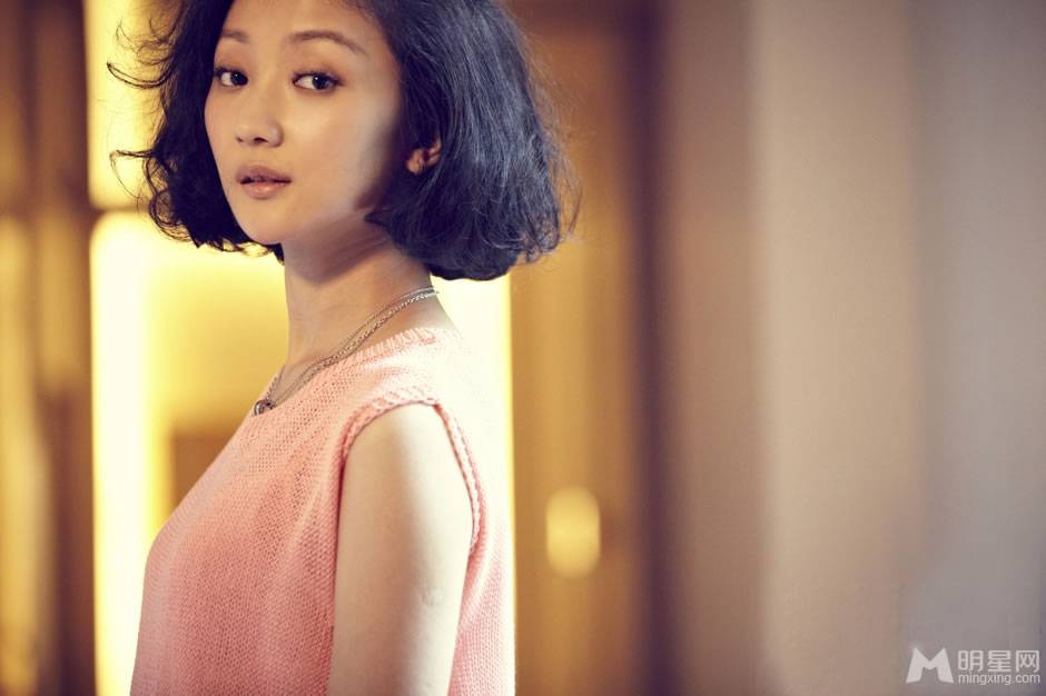 中国女演员张瑶尽显优雅女人姿态