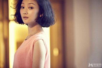 中国女演员张瑶尽显优雅女人姿态