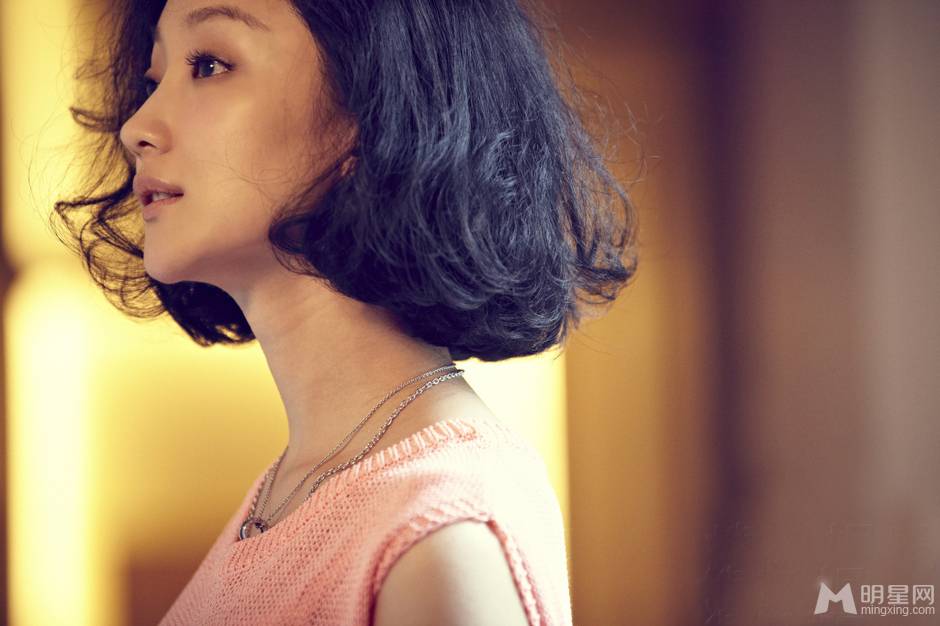 中国女演员张瑶尽显优雅女人姿态