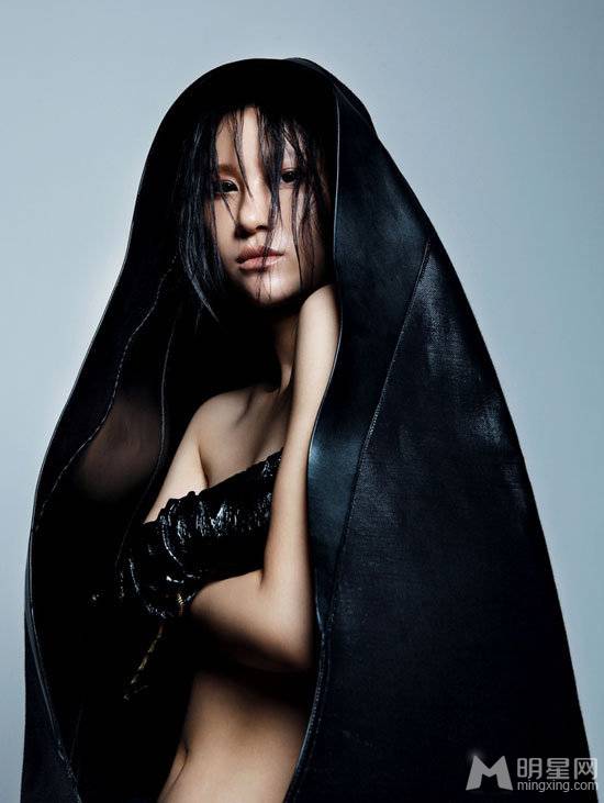 电音女王尚雯婕宣传照 半裸出镜