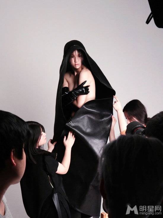 电音女王尚雯婕宣传照 半裸出镜