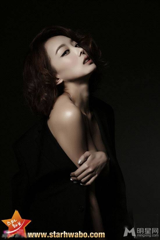 韩国美女演员河珠熙挑战大尺度性感写真