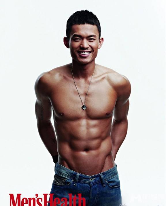 林丹大尺度写真 半裸抱妻子秀恩爱