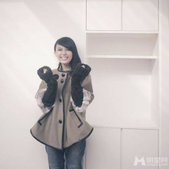 台湾美女歌手魏如萱自然随性写真