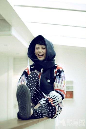 台湾美女歌手魏如萱自然随性写真