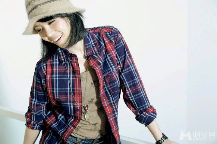 台湾美女歌手魏如萱自然随性写真