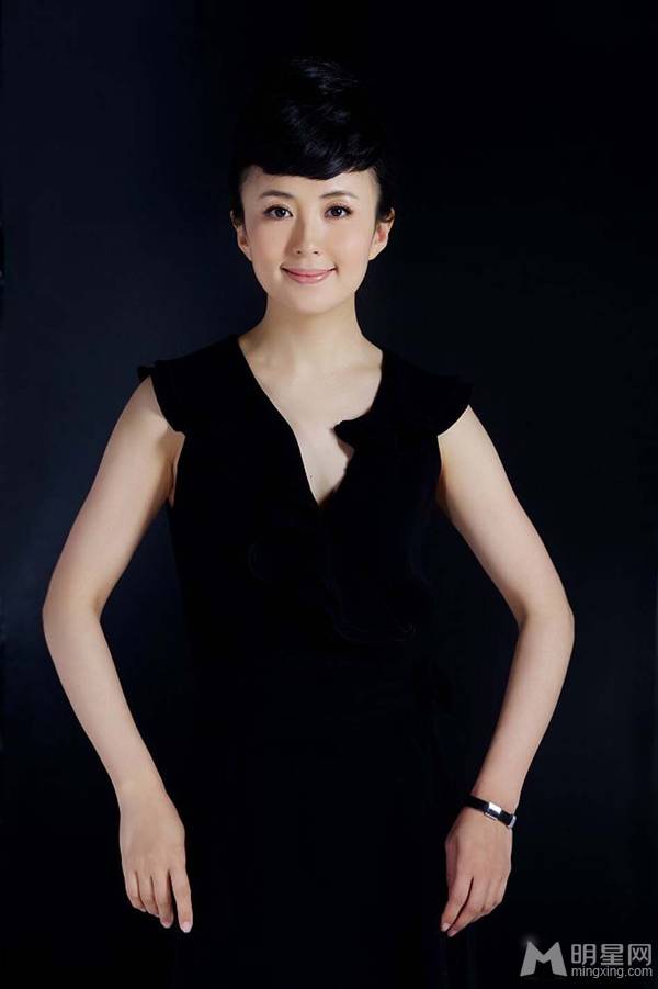 演员杨童舒图片 散发淑女气质