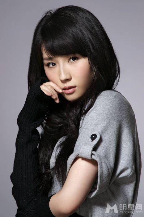 中国内地女演员方安娜时尚写真照