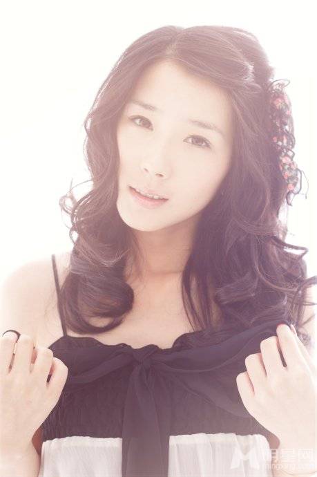 中国内地女演员方安娜时尚写真照