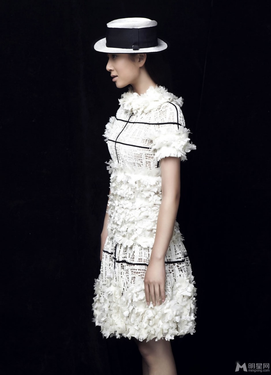 中国女演员赵柯 尽显优雅高贵气质