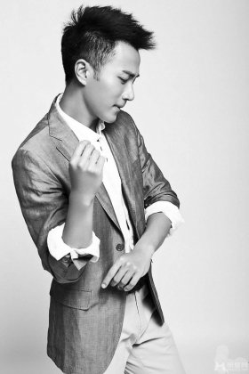 刘恺威黑白写真大片 尽显成熟男人图片