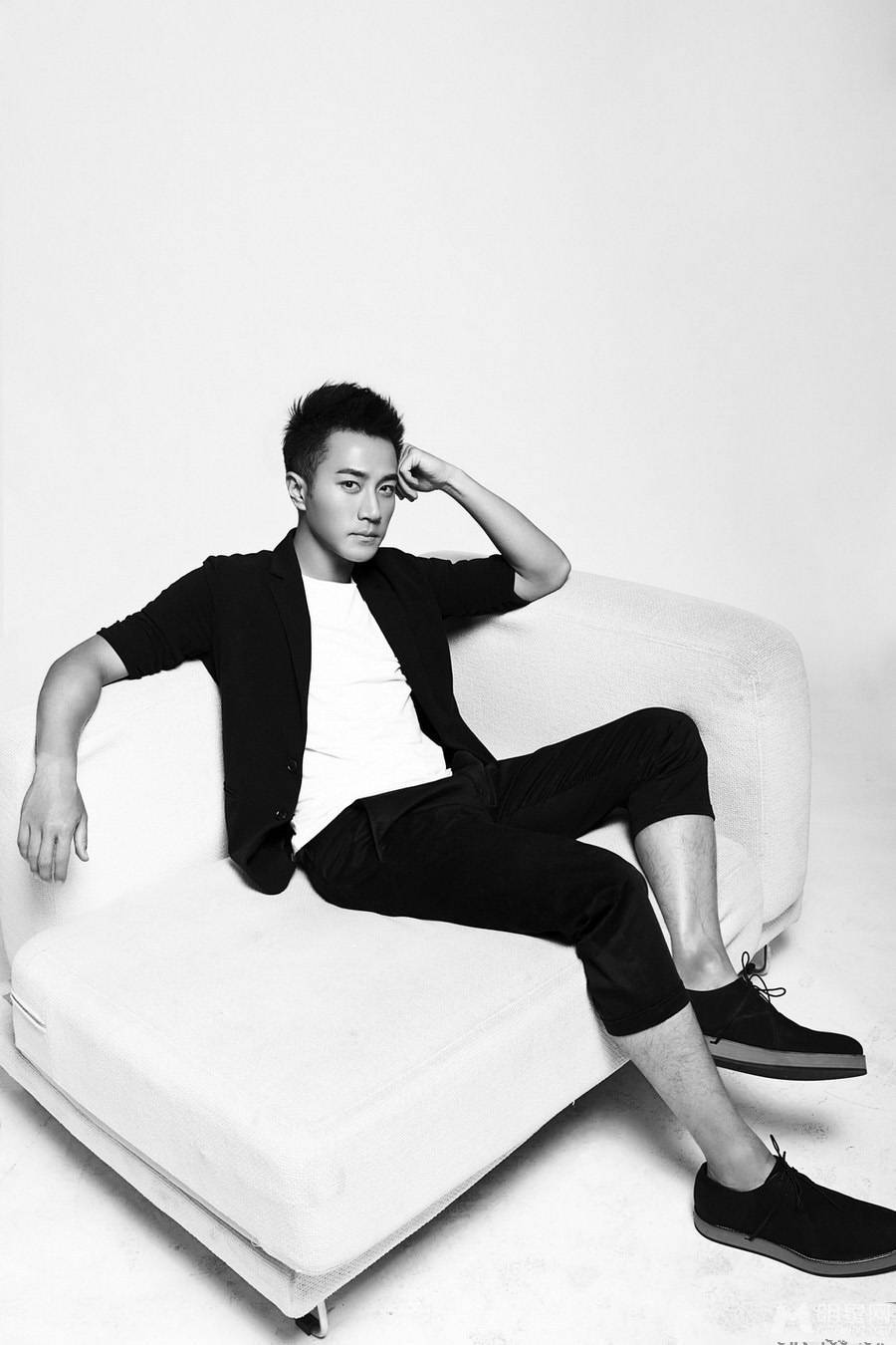 刘恺威黑白写真大片 尽显成熟男人图片
