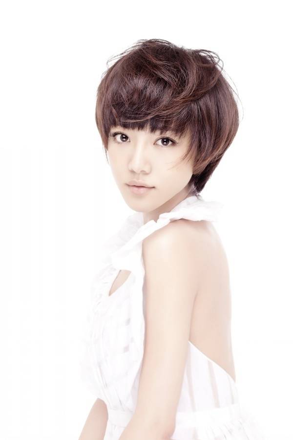 内地女演员邓家佳秀香肩美背高清写真