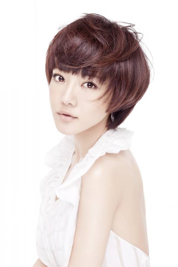 内地女演员邓家佳秀香肩美背高清写真