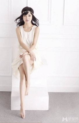内地女演员邓家佳尽显优雅气质写真