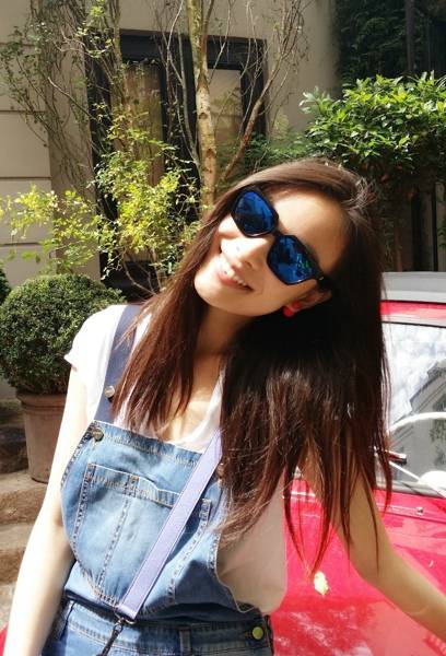 素颜美女倪妮微博狂晒生活照