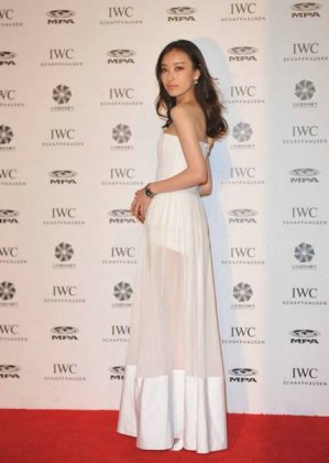 倪妮身穿性感透视装 优雅出席iwc手表红毯秀