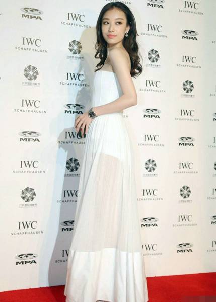 倪妮身穿性感透视装 优雅出席iwc手表红毯秀