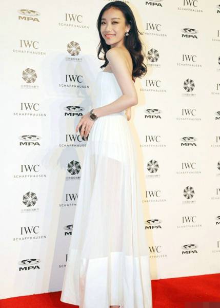 倪妮身穿性感透视装 优雅出席iwc手表红毯秀