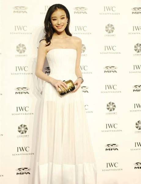 倪妮身穿性感透视装 优雅出席iwc手表红毯秀