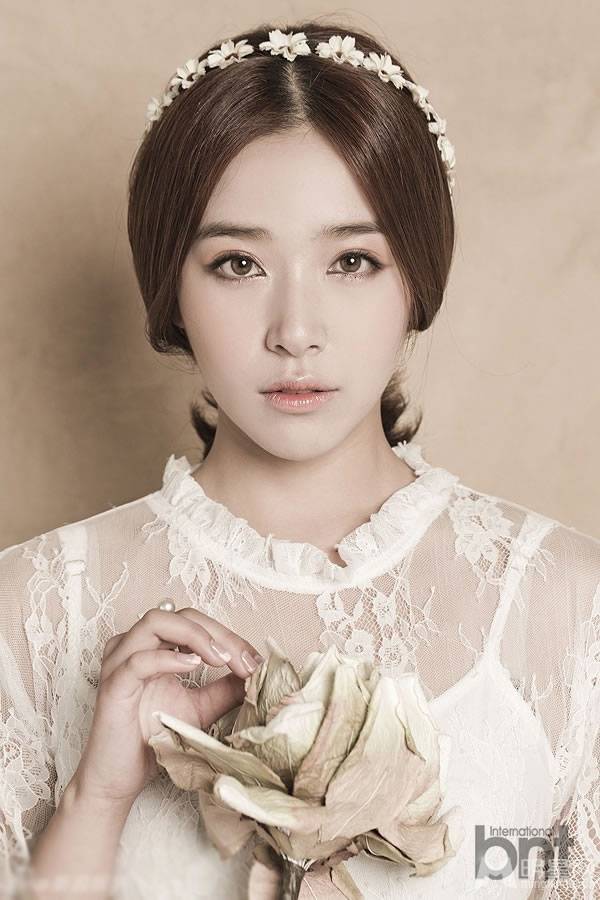 阚清子优雅个人写真 风格清新淡雅