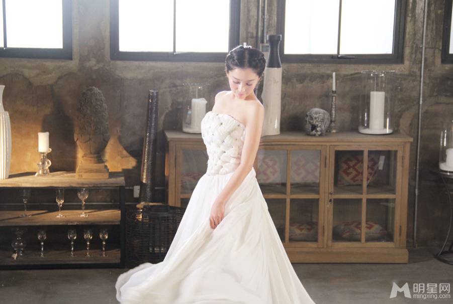 女星阚清子清新个人写真 甜美装扮似仙女下凡