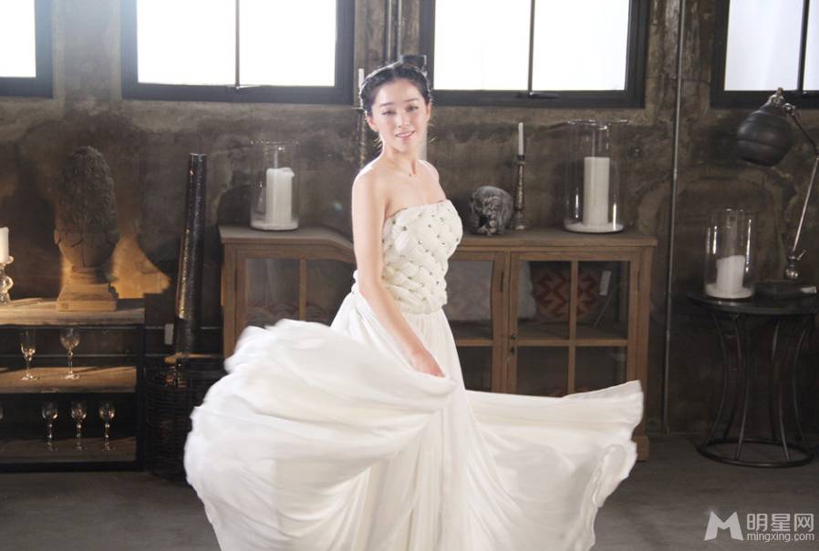 女星阚清子清新个人写真 甜美装扮似仙女下凡