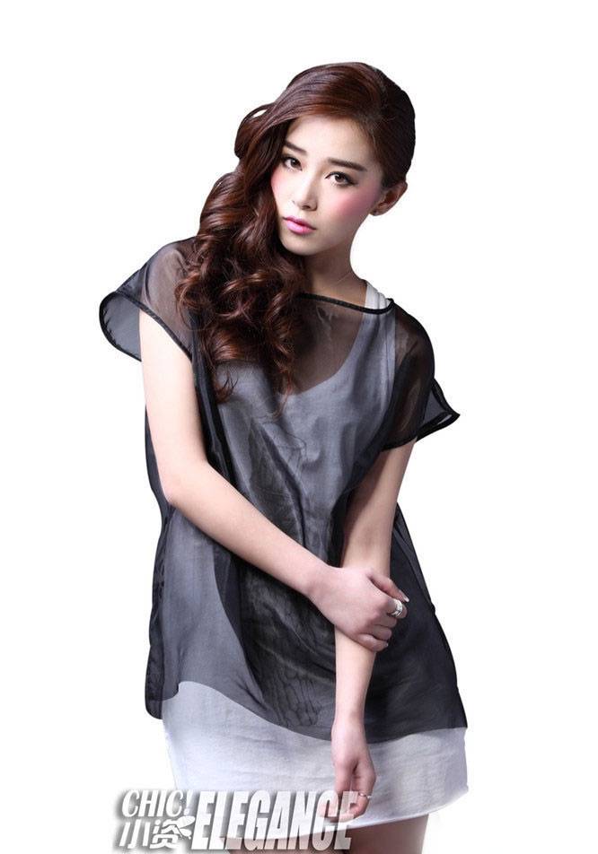 阚清子职场丽人潮流搭配 干练性感造型百变