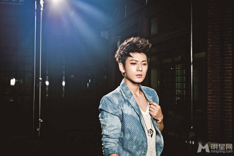 陈翔新专辑宣传海报曝光 雅痞气质似极温柔坏男人