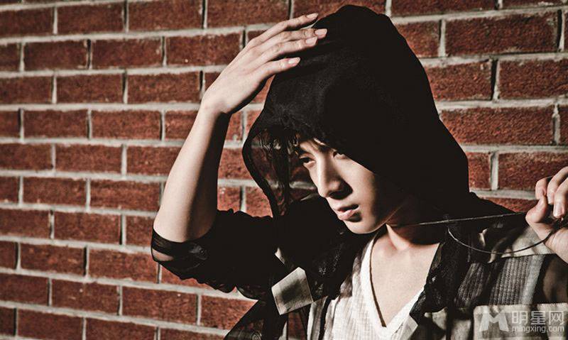 陈翔新专辑宣传海报曝光 雅痞气质似极温柔坏男人