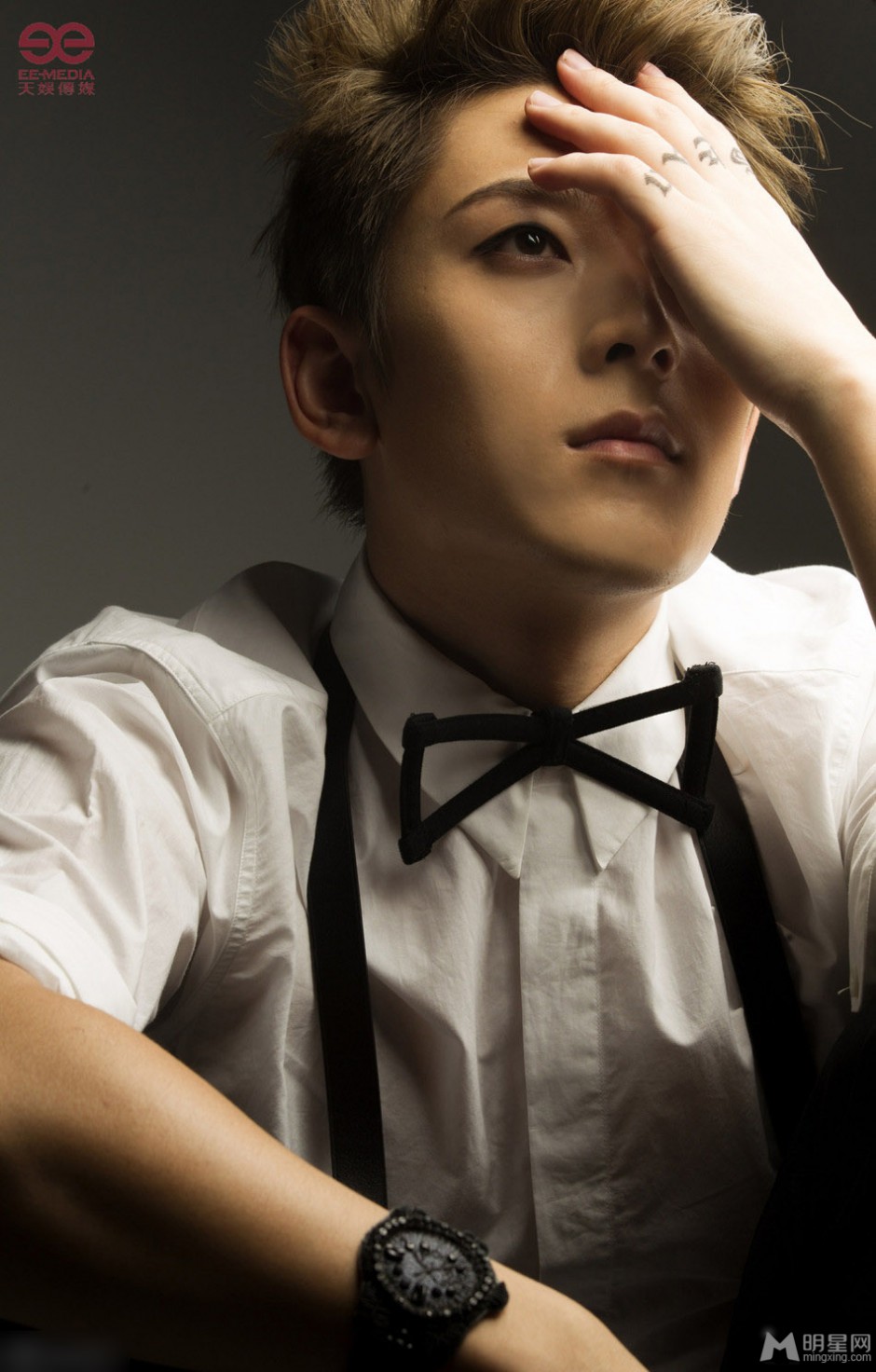 快乐男声陈翔个性时尚写真 魅惑烟熏眼妆性感迷人