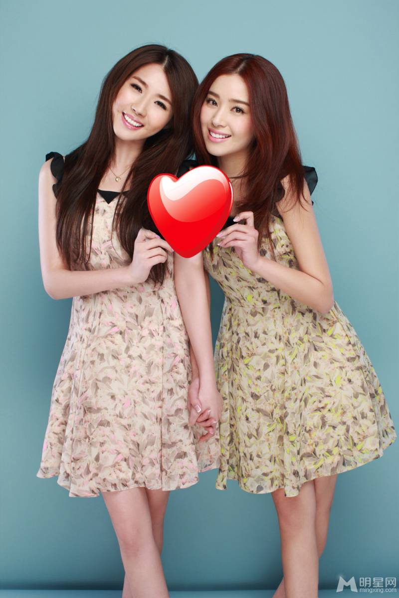 阚清子方安娜儿童节个性写真 姐妹花玩转日系甜美搭配