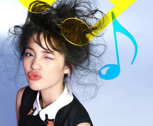 欧阳娜娜音乐主题个人写真 时尚潮流显俏皮可爱