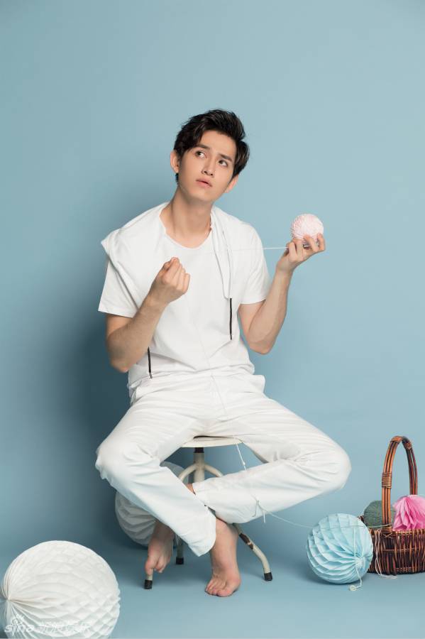 演员马可学院风搭配 拍摄小清新唯美个人写真