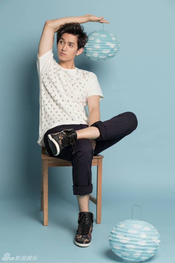 演员马可学院风搭配 拍摄小清新唯美个人写真