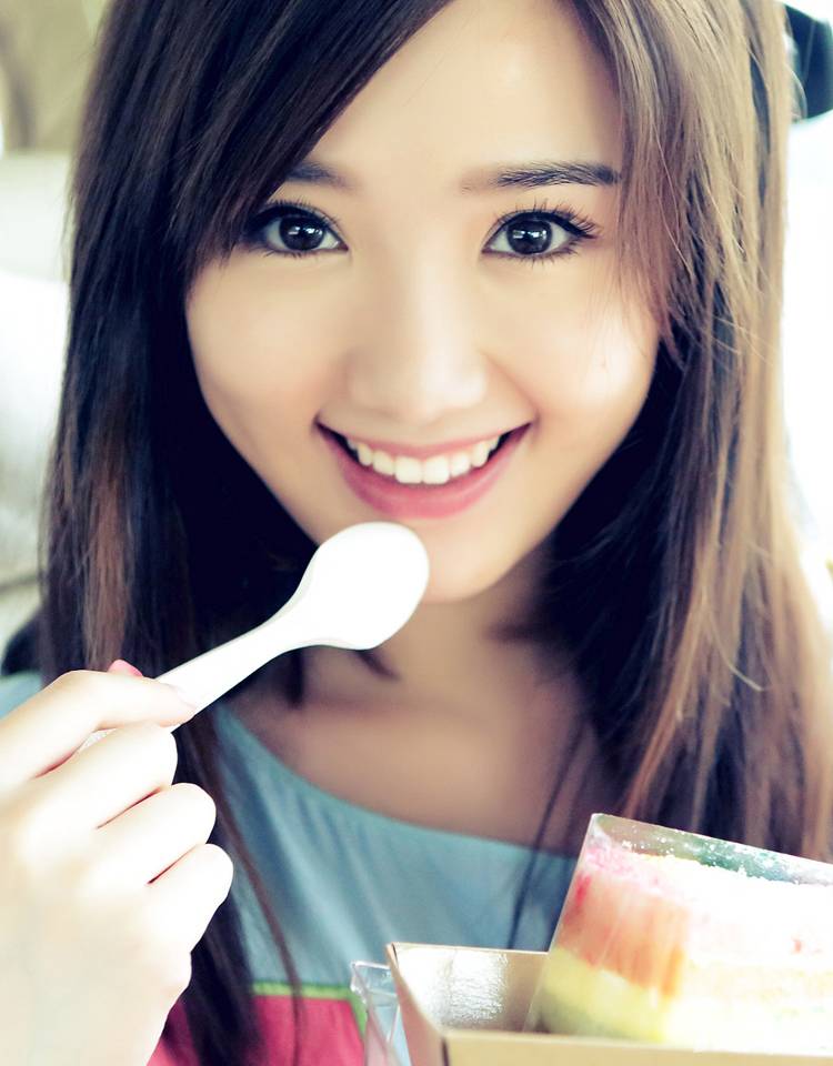 陈翔女朋友毛晓彤甜美写真 灿烂笑容清澈明亮