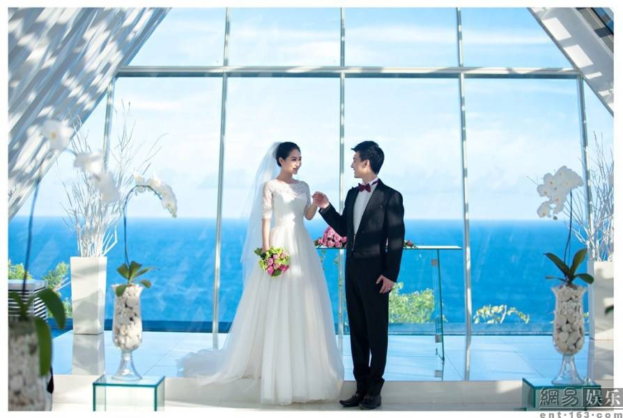 陶昕然何建泽甜蜜浪漫婚纱写真