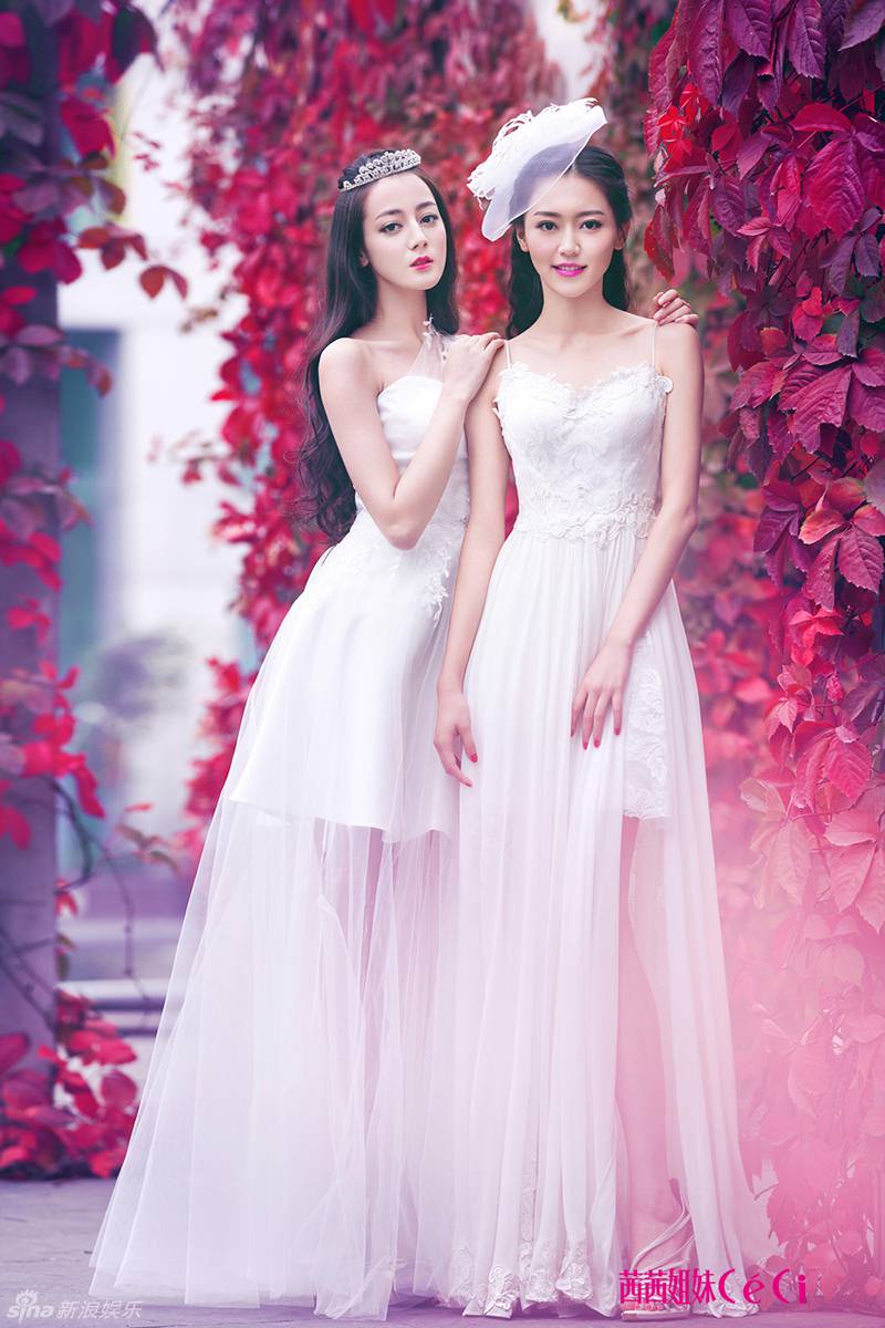 女星迪丽热巴与黄梦莹唯美婚纱写真