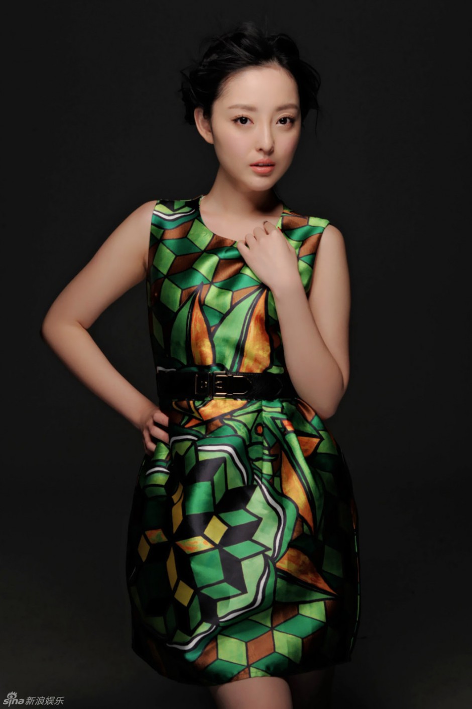 王洁曦优雅时尚写真 唯美秀气迷人