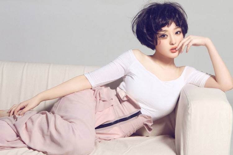 内地女星王洁曦浪漫写真 优雅知性显性感