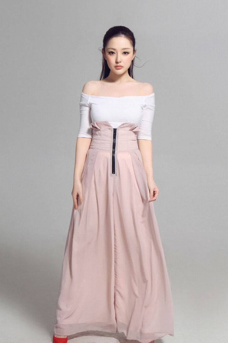 内地女星王洁曦浪漫写真 优雅知性显性感