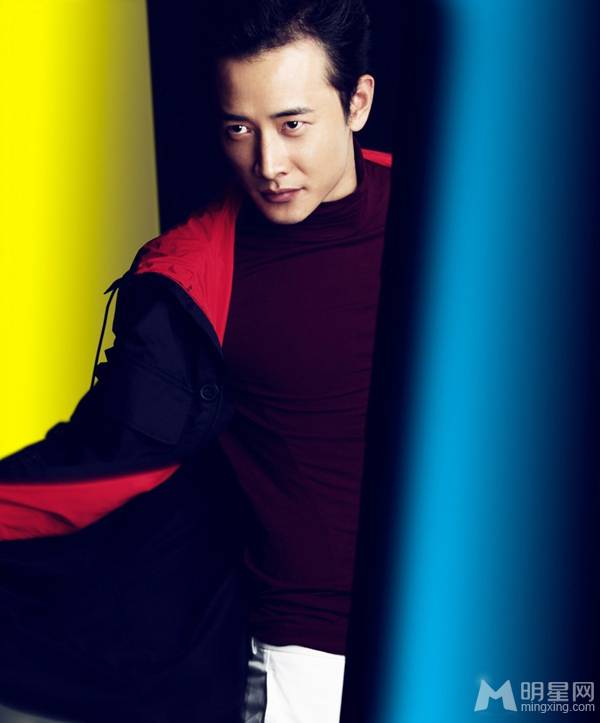 罗晋时尚杂志写真 大玩撞色风格搭配