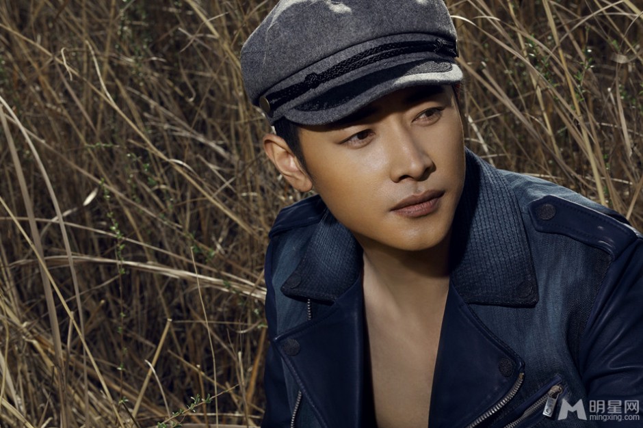 内地实力小生罗晋户外复古写真