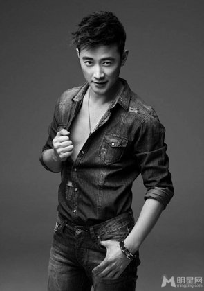 内地男星罗晋黑白质感大片 邪魅性感迷惑人心