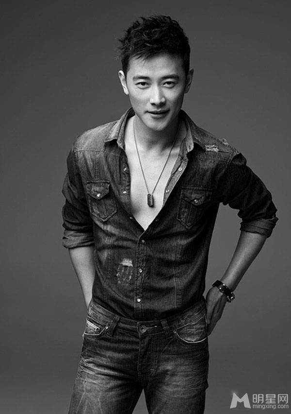 内地男星罗晋黑白质感大片 邪魅性感迷惑人心