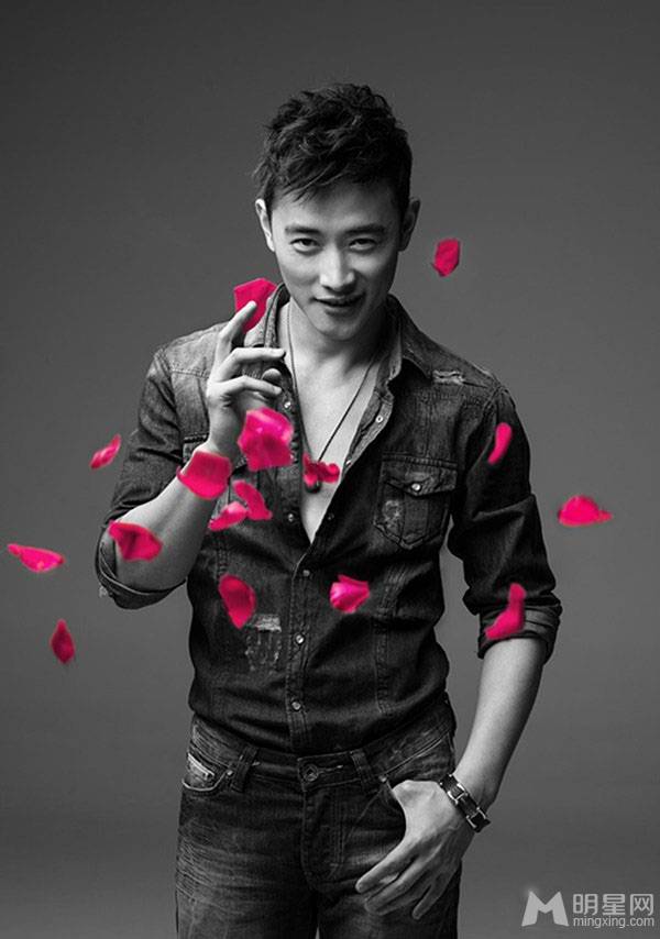 内地男星罗晋黑白质感大片 邪魅性感迷惑人心