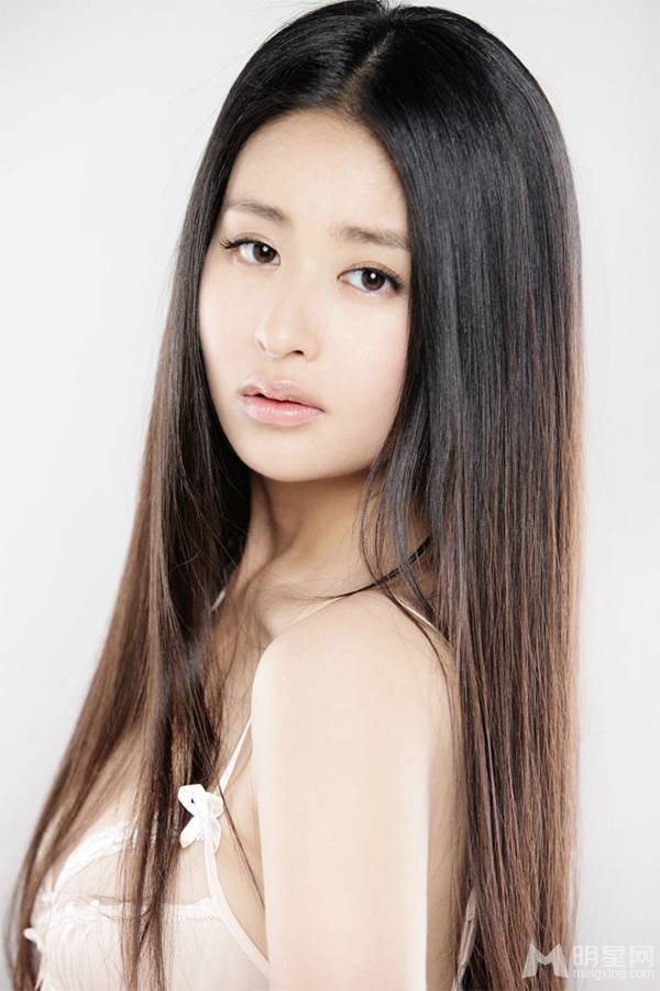 颖儿清新裸妆写真 素雅精致唯美动人