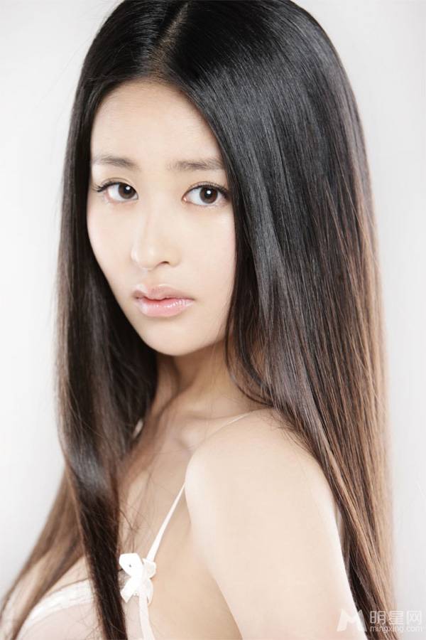 颖儿清新裸妆写真 素雅精致唯美动人
