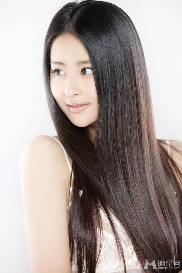 颖儿清新裸妆写真 素雅精致唯美动人