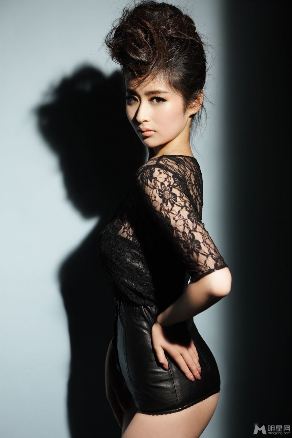 颖儿妖娆性感写真 化身火辣美人